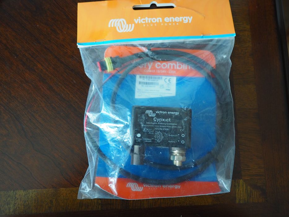 Cyrix-ct 12/24V-230A Intelligent battery combiner (nou in ambalaj)