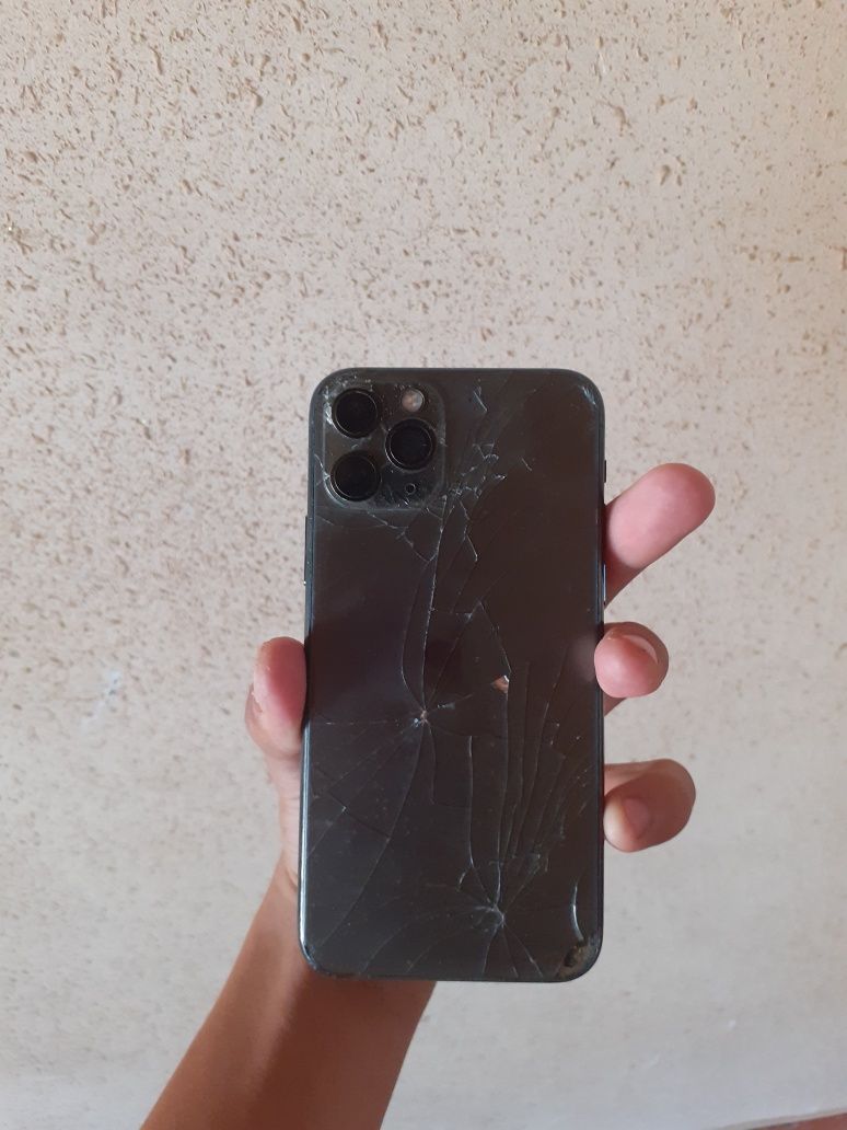 Iphone 11 pro telefoni sotiladi