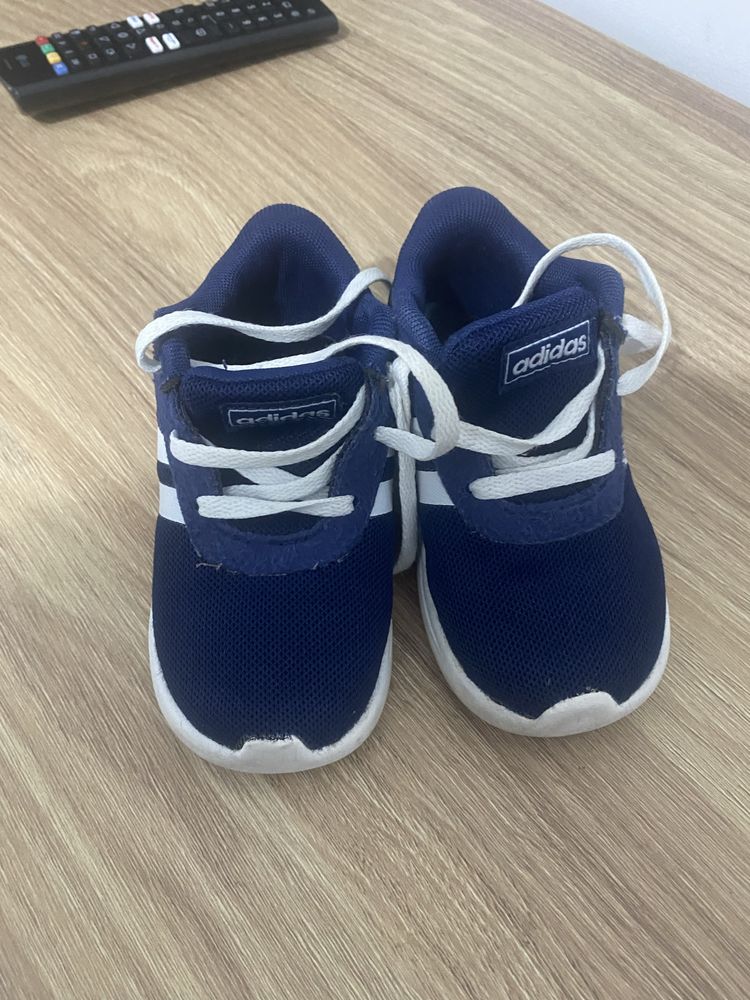 Adidasi Adidas baieti 22