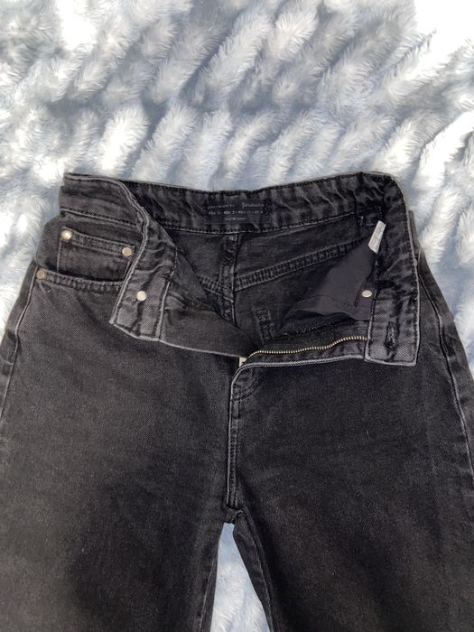 Blugi Stradivarius negri rupți