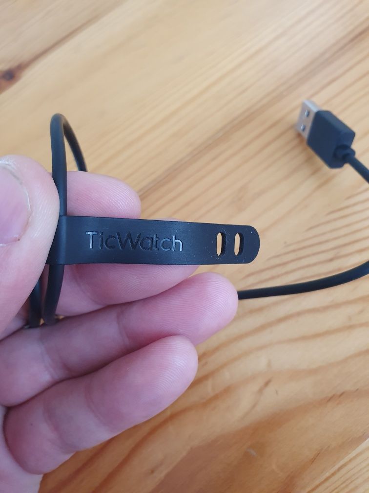 Зарядно за ticwatch s2