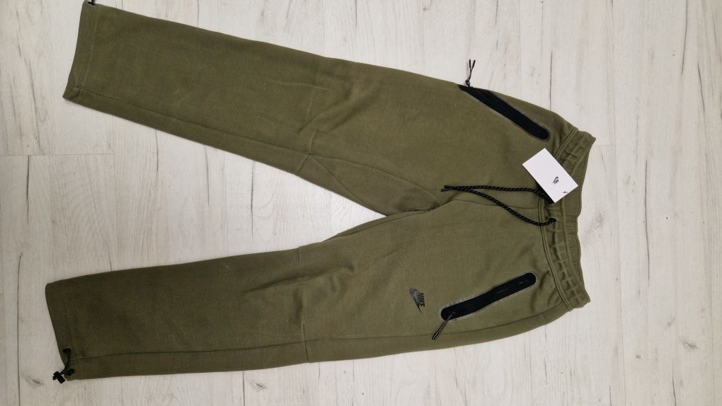 Pantaloni Nike tech (originali)