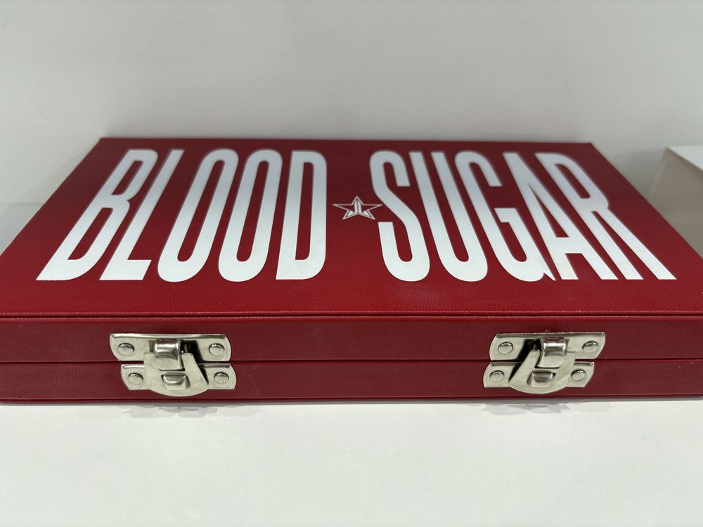 Палитрата blood sugar на  jeffree star