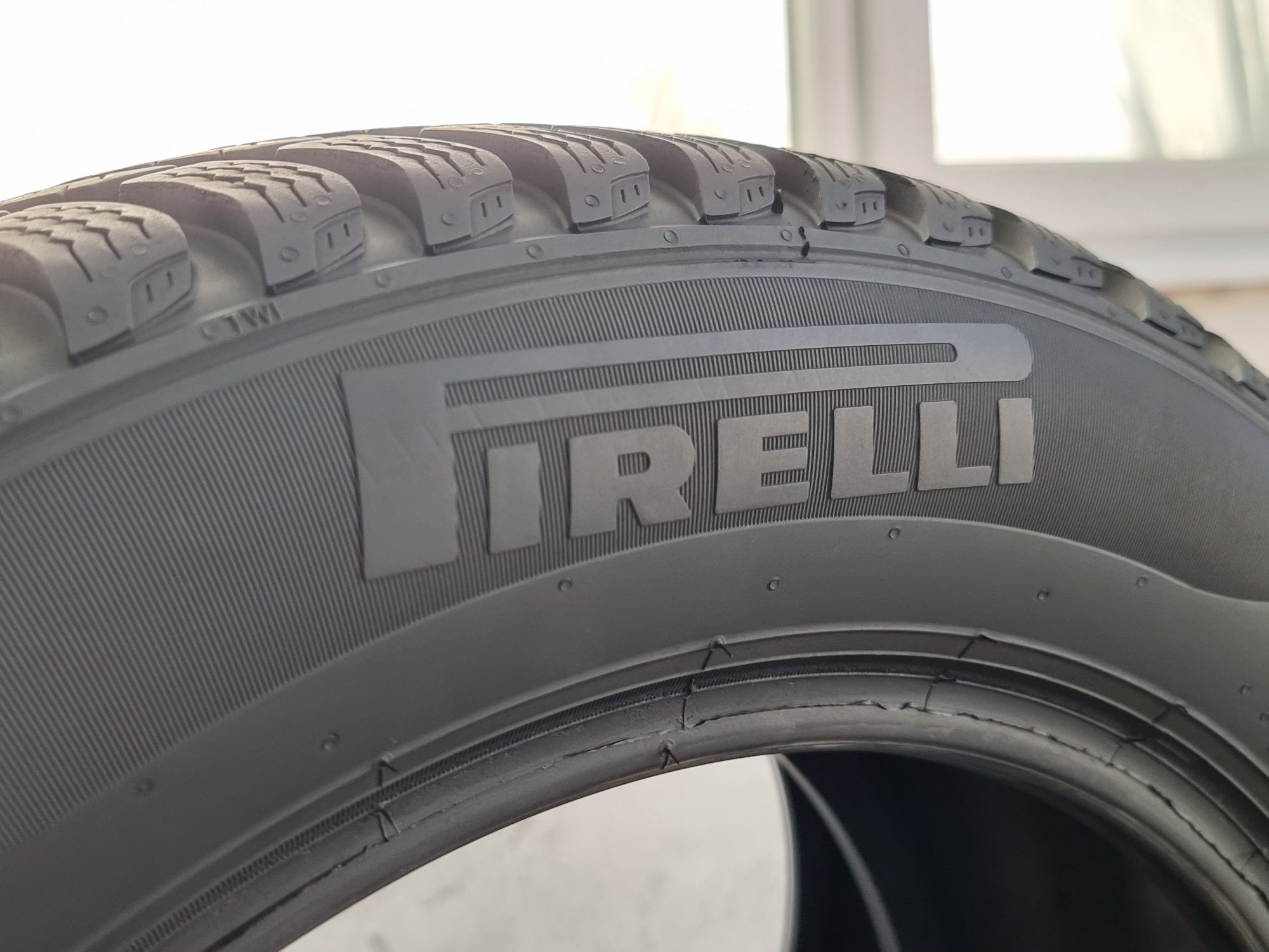 205/55/16 Pirelli 2Броя: 150лв 7.5мм