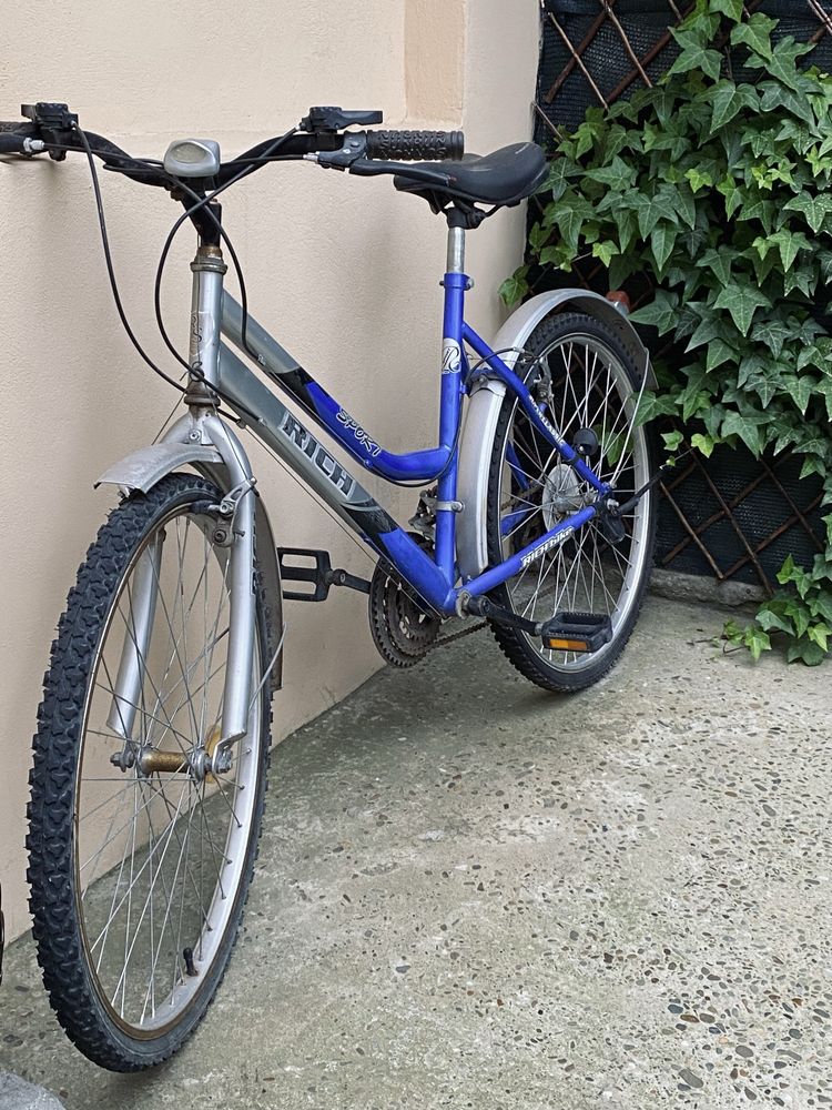 Bicicleta albastra sport