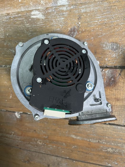 Ventilator electrovana gaz Ariston genius one