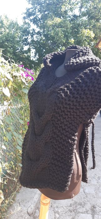 Ръчно изплетено детско пончо