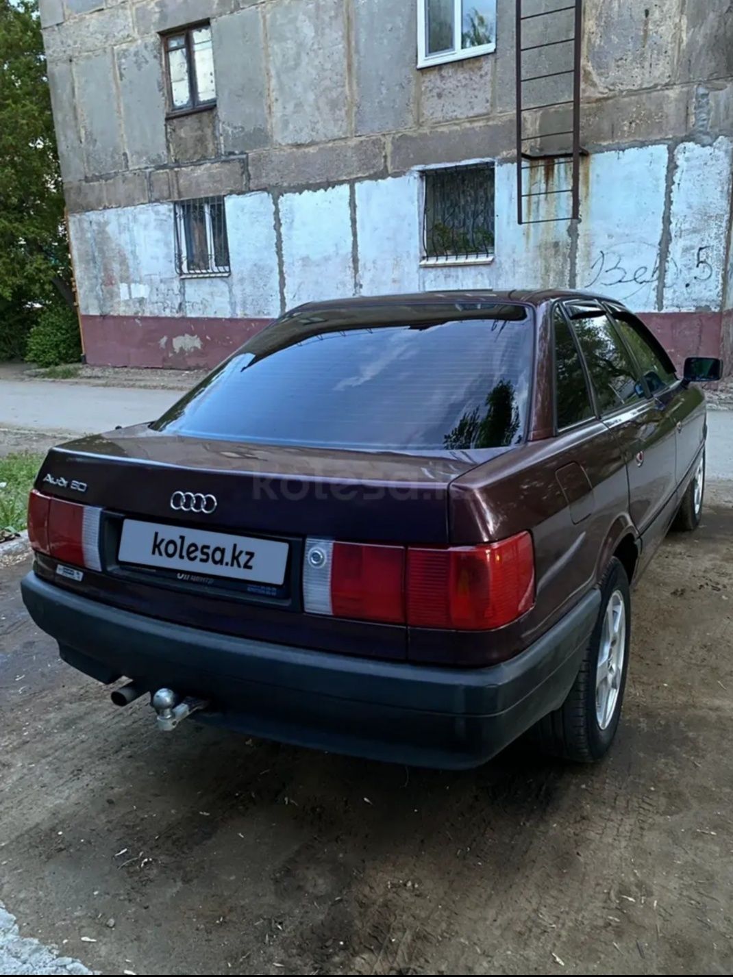 Автомобиль Audi 80