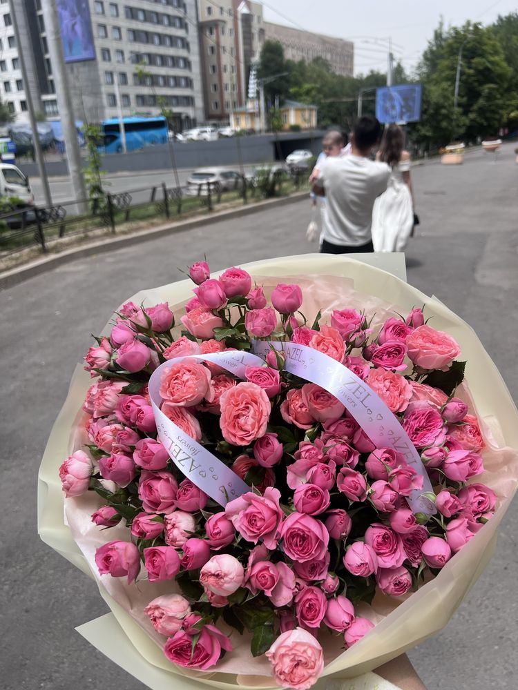 Цветы свежие.