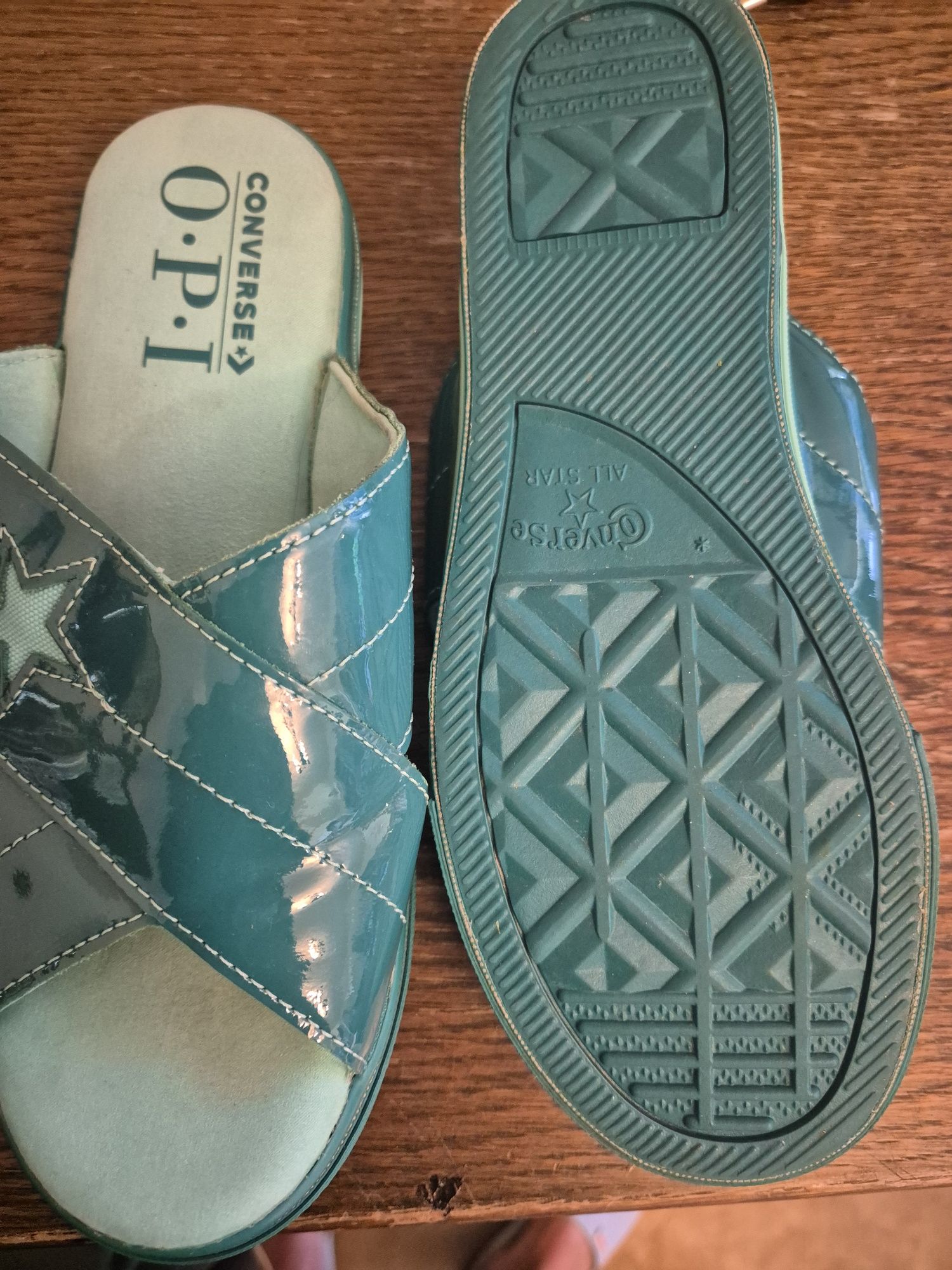 Slapi Converse damă
