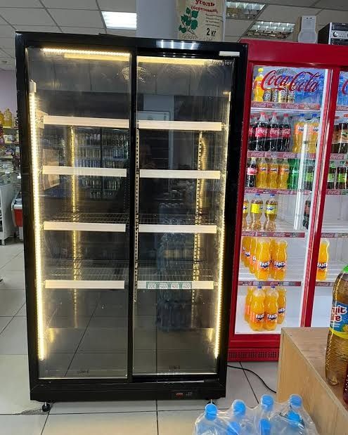 Холодильник стеклянный