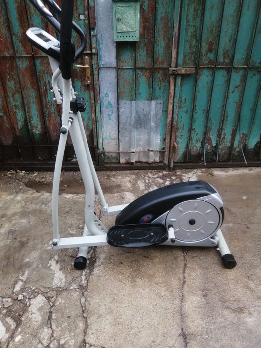 Bicicletă eliptică DHS stare bună, ideală pentru antrenamente acasă