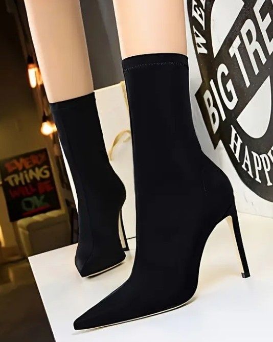 Cizme eleganta,toc stiletto (10cm),super model, super calitate