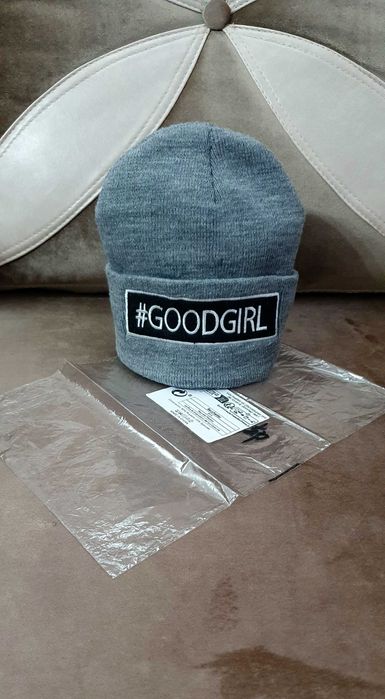 Căciulă/Fes de culoare gri - #GOODGIRL - NOUĂ