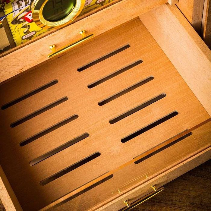 Малък кедров кабинет за до 150 пури със хидрометър и овлажнител