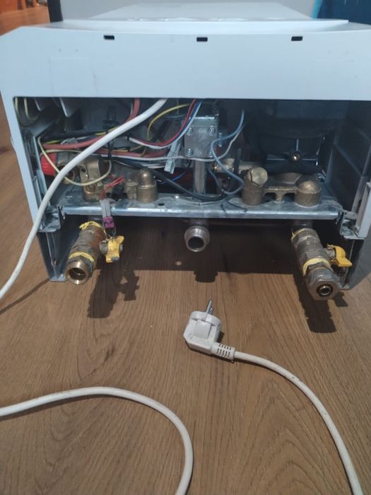 Vând centrala pe gaz in stare foarte buna