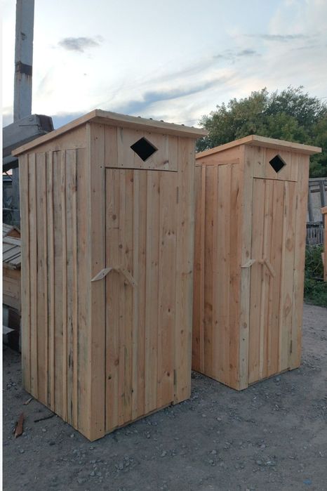 Туалет уличный из качественных материалов