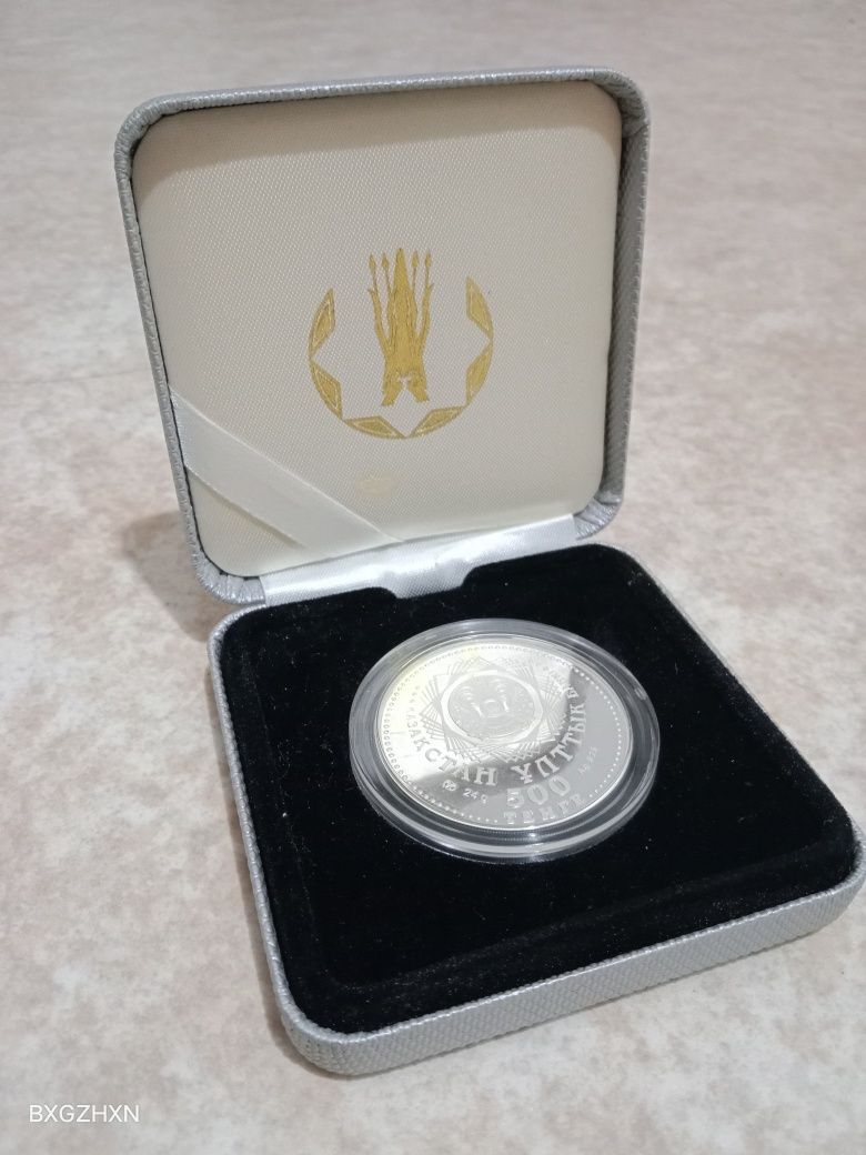Серебряный монета 500 т