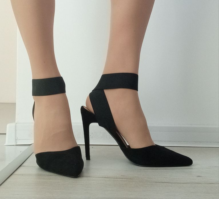 Черни обувки на висок ток