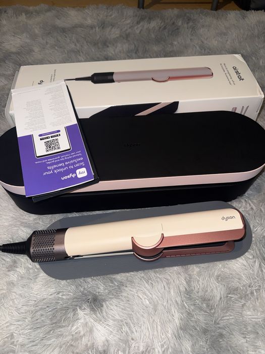 Dyson Airstrait