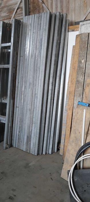 Țeavă  pătrată galvanizată sau vopsită  în  câmp electrostatic.