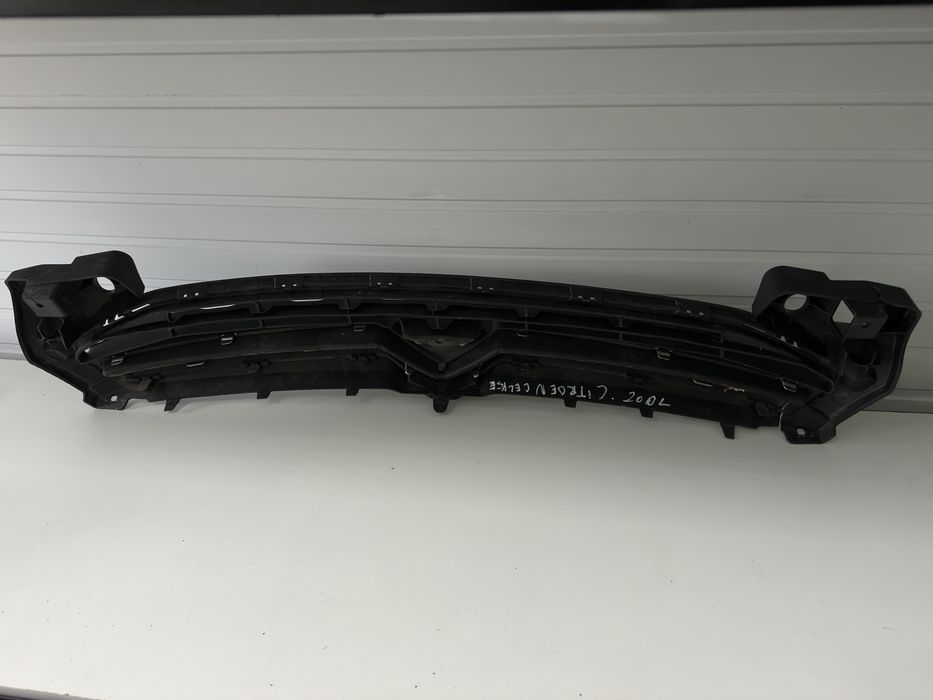 GRILĂ CENTRALĂ FAȚĂ RADIATOR – Citroën C-Elysée (2012–2016)