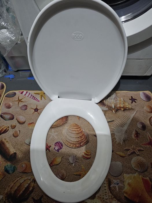 Продам отличную крышку для унитаза