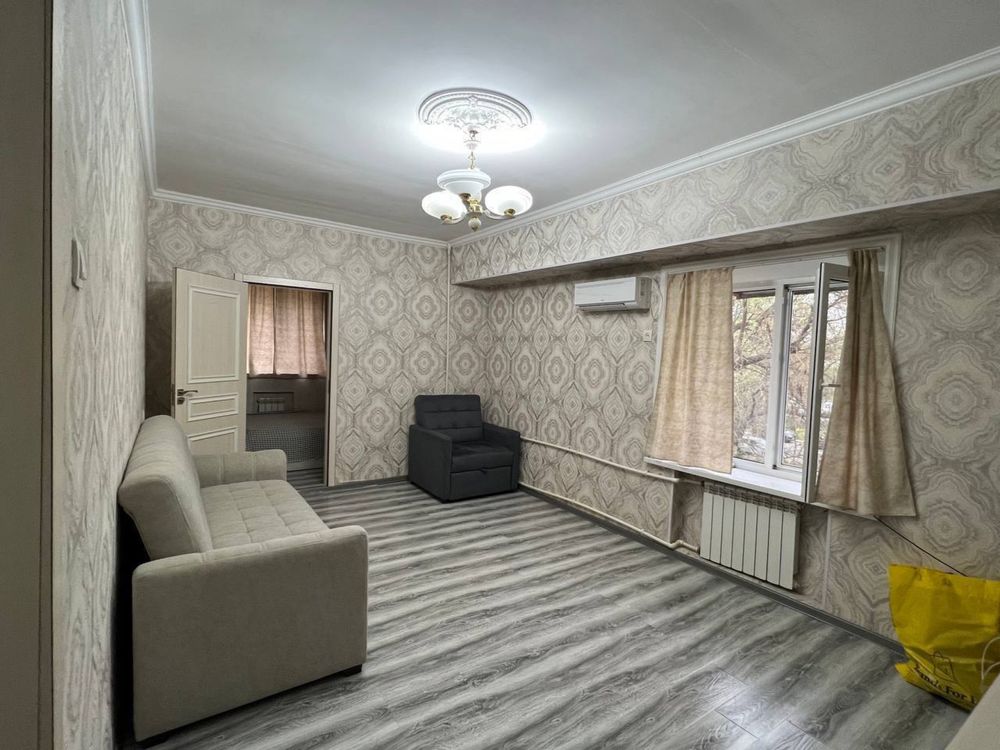 Продаётся СРОЧНО 1а кв. Ц-4, 42м2. Ор-р Алайский. Юнусабадский район.