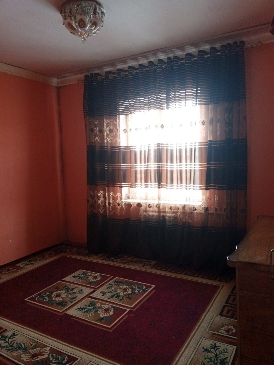 Samarqand shahri Sattepo massivida 3 xonali uy sotiladi