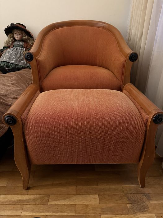 Продавам фотьойл с отоманка / табуретка