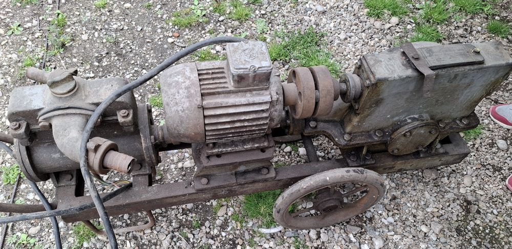 Pompă fluide motor trifazic