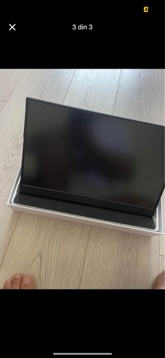 Monitor portabil