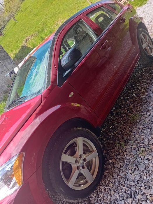 Masina Dodge rosie caliber