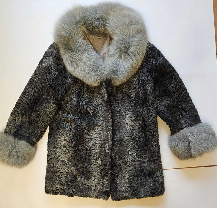 Haina din blană Astrahan