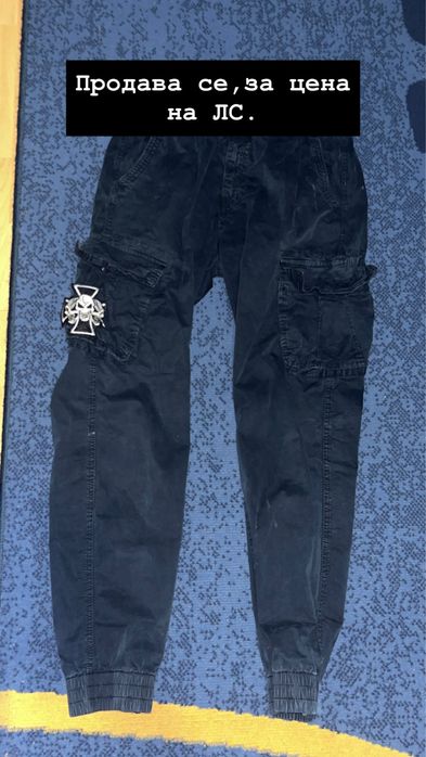 Продавам тези черни камо дънки поради причината ,че са ми малки