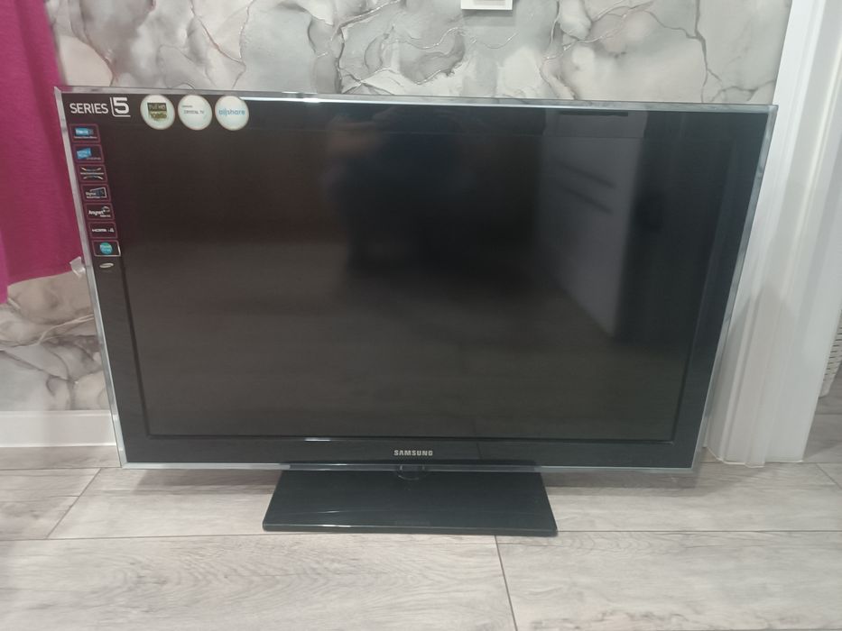 Продам срочно телевизор Samsung 102 диагональ