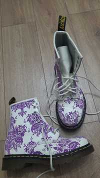 ghete Dr Martens piele naturala