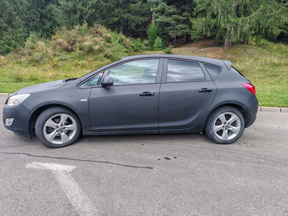 Opel Astra J 2011