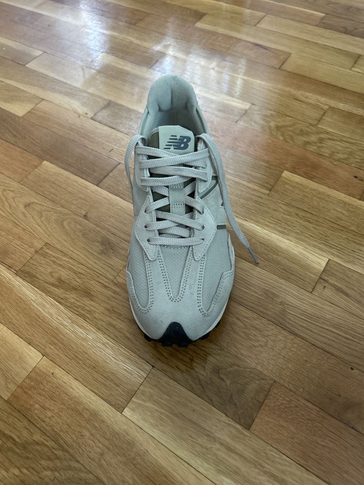 Продавам New Balance 44