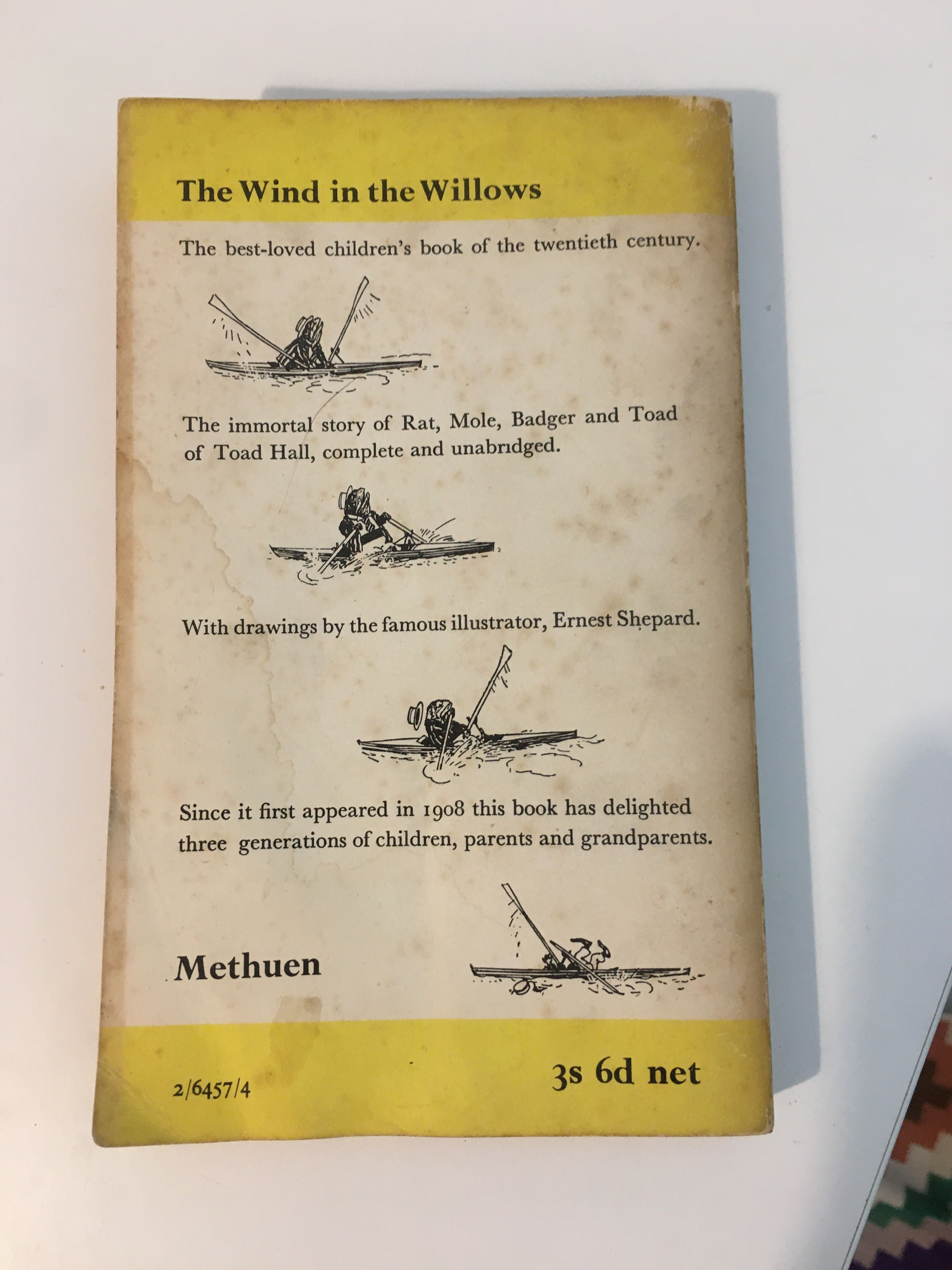 Книга на английски: The wind in the willows