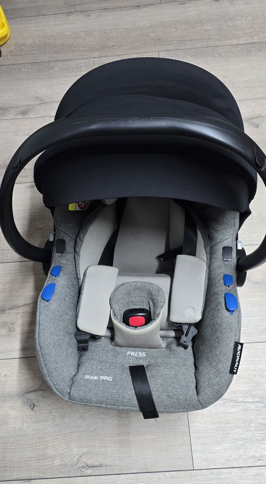 Scoica auto Avionaut PixelPro cu insert nou nascut