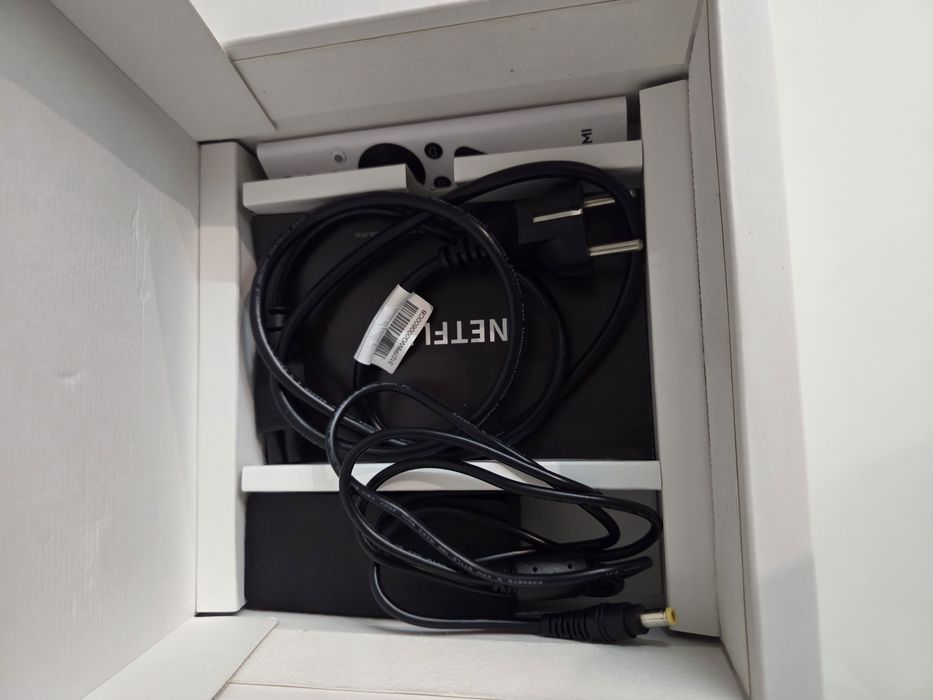 Видеопроектор XGIMI Elfin 1080p, Android TV, 800 ANSI лумена, Вградени