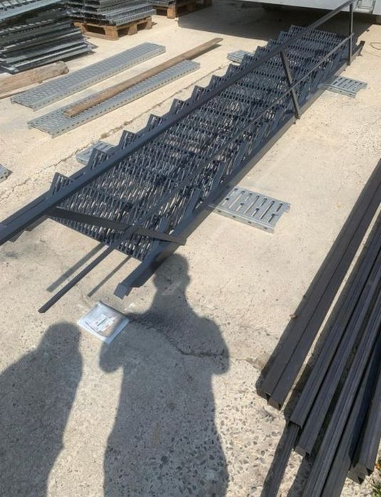 Scări metalice galvanizate la orice demisiune asiguram transport ori u