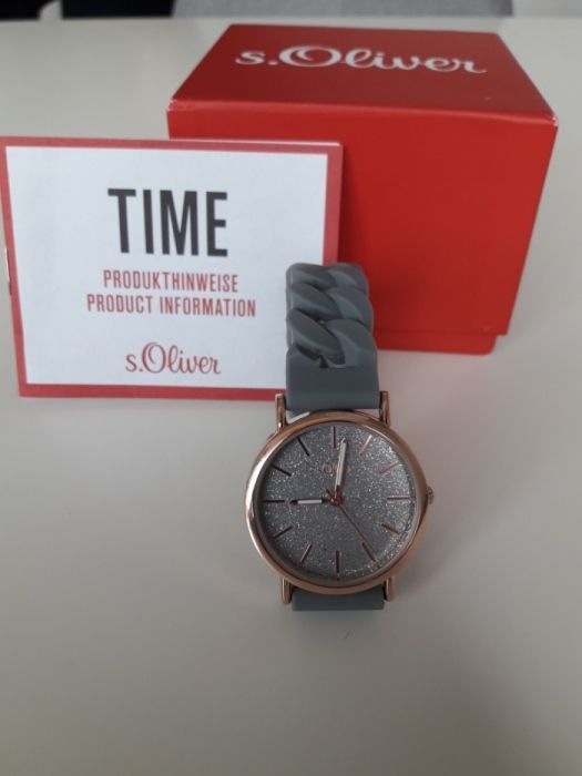 Нов дамски силиконов часовник s. Oliver