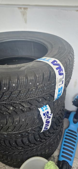 Продаю шипованую резину новую