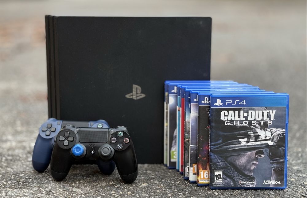 Конзола Playstation 4 PRO, 4K, 1ТВ, Sony PS4 Pro + 2 геймпада +9 игри