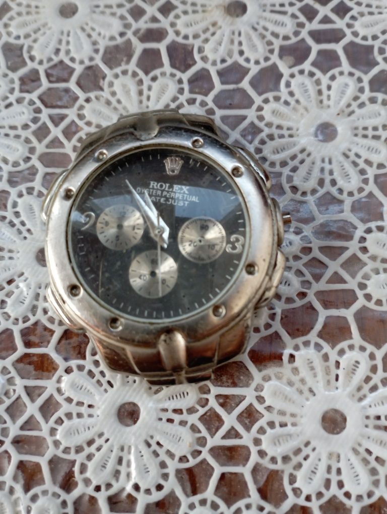 Продавам стари часовници антики