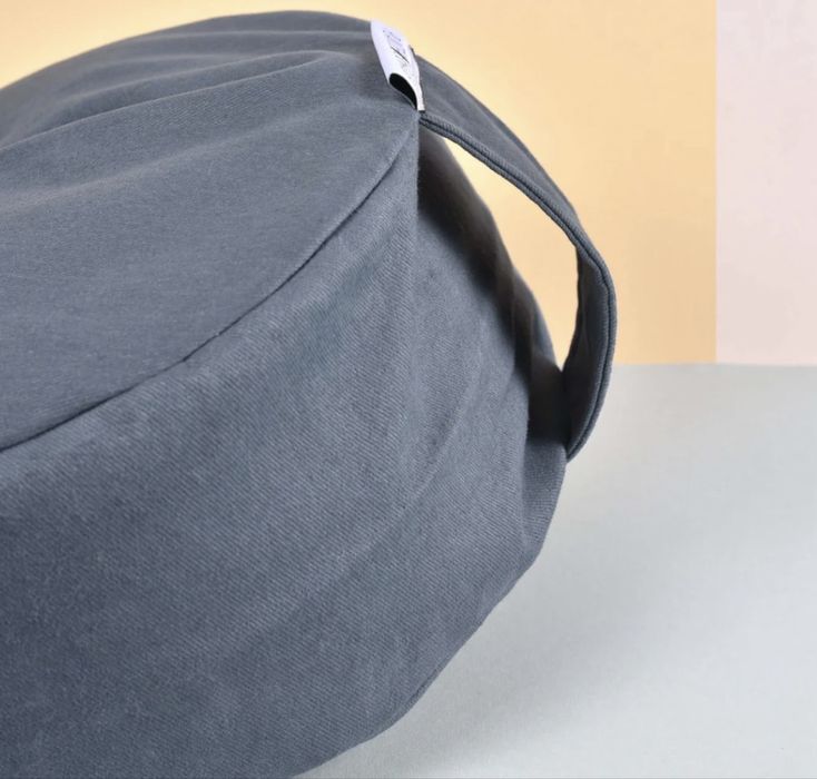 Възглавница за медитация с пълнеж от люспи от елда