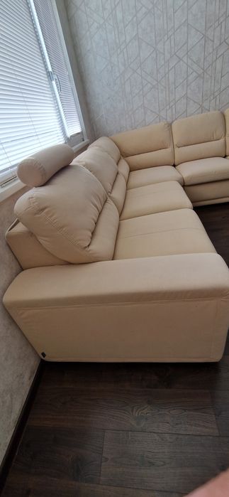 Ъглов диван със спален механизъм.