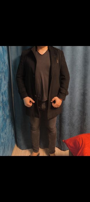 Vând palton bărbătesc mărimea L